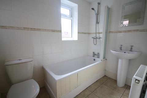 4 bedroom terraced house to rent, Raymond Road, West End, Leicester, LE3