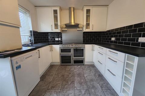 3 bedroom house to rent, Talan Rise, Northampton