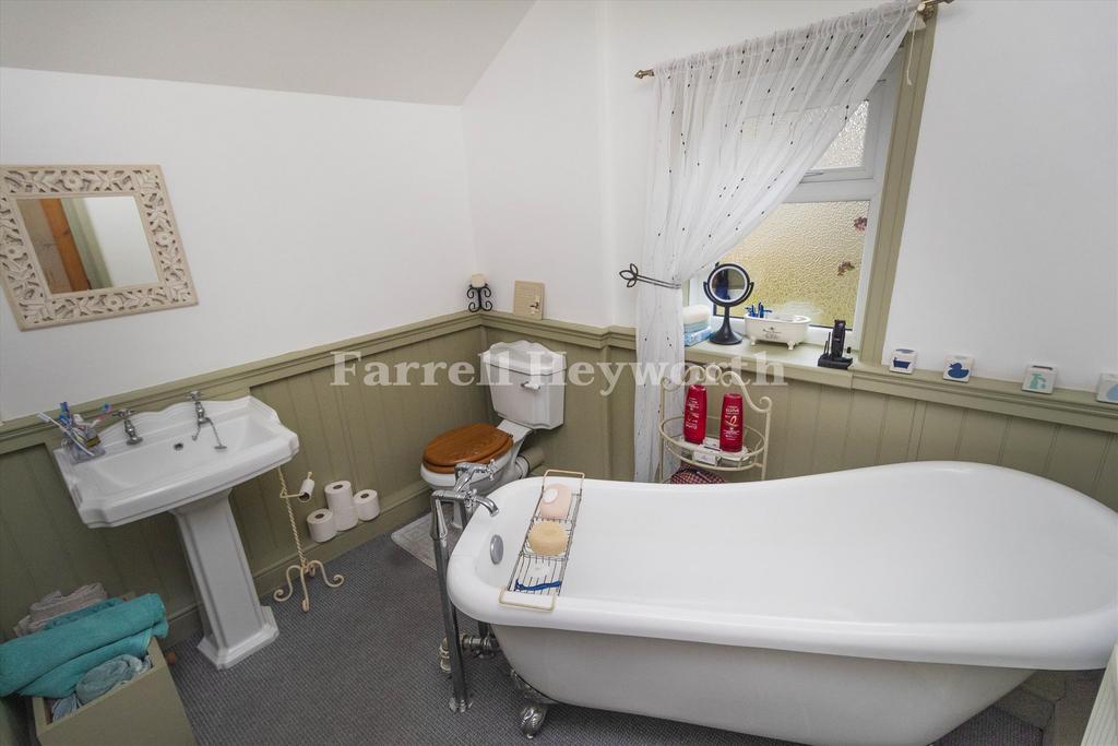 Ground floor Bathroo