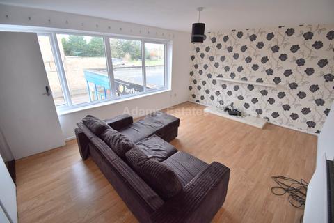 3 bedroom maisonette to rent, The Parade, Earley