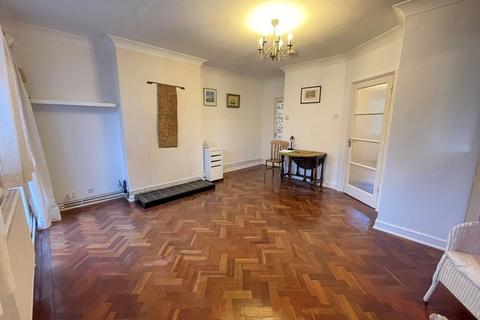 Studio to rent, Hertford Court, Palmers Green