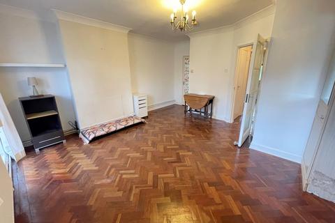 Studio to rent, Hertford Court, Palmers Green