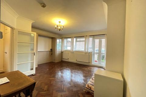 Studio to rent, Hertford Court, Palmers Green