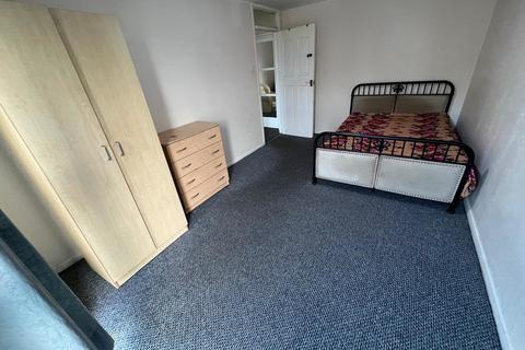 1 bedroom in a flat share to rent, Dormers Wells Lane, Southall