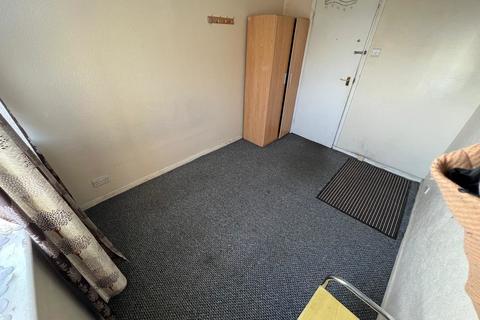 1 bedroom in a flat share to rent, Dormers Wells Lane, Southall