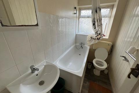 1 bedroom in a flat share to rent, Dormers Wells Lane, Southall