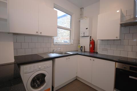 5 bedroom flat to rent, Paulet Road, London SE5