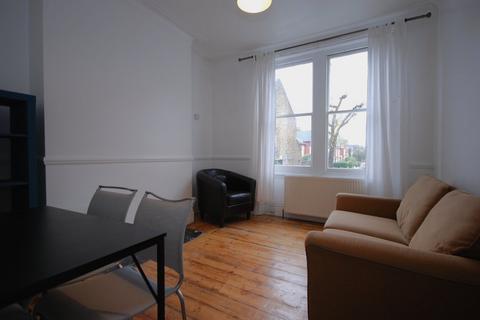 5 bedroom flat to rent, Paulet Road, London SE5