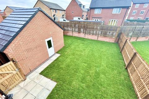 4 bedroom detached house to rent, Tamerlane Road, Crewe