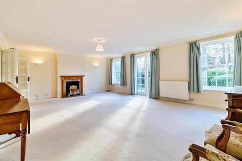 2 bedroom apartment for sale, St. Georges Avenue, Weybridge KT13