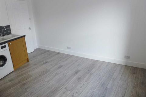 Studio to rent, High Street, Alloa