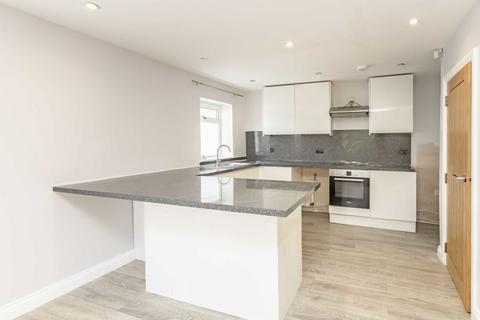 2 bedroom flat to rent, Oak Hill Crescent, Surbiton KT6