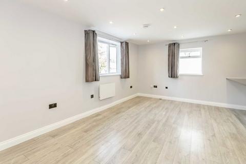 2 bedroom flat to rent, Oak Hill Crescent, Surbiton KT6