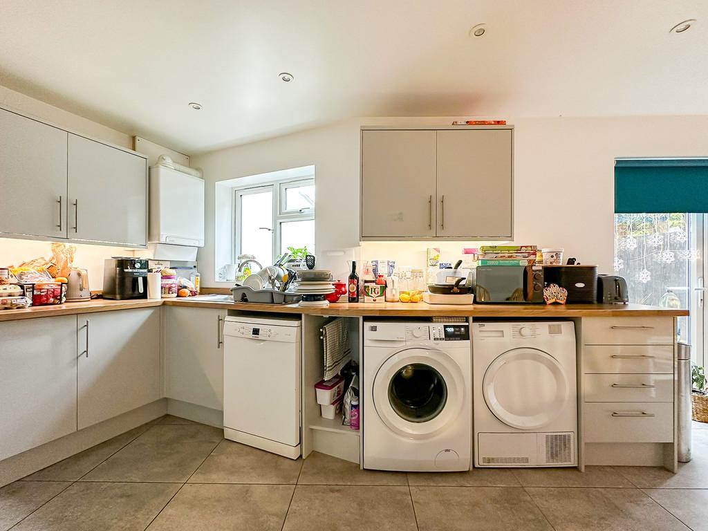 Communal kitchen living room (5)