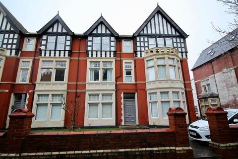 1 bedroom apartment to rent, Victoria Square, Penarth CF64