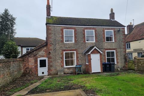 4 bedroom detached house to rent, North Row, Warminster