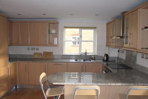 2 bedroom flat to rent, North Road, Hertford SG14