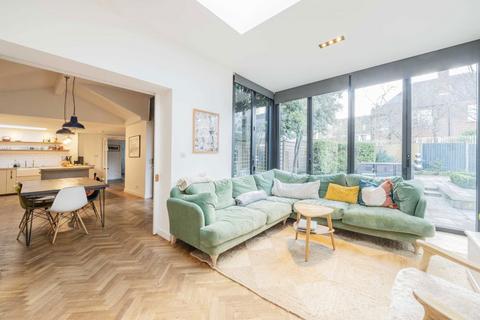 3 bedroom detached house to rent, Kings Avenue, London SW4