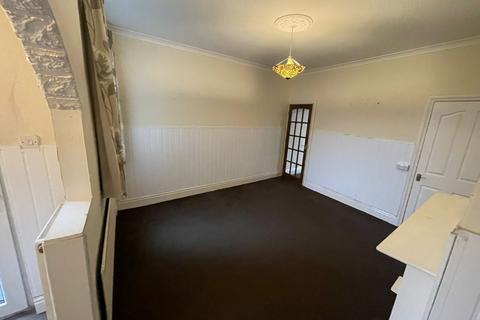 2 bedroom terraced house to rent, Station Road, Thurnscoe