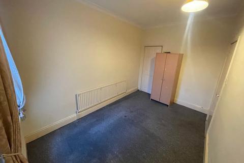 2 bedroom terraced house to rent, Station Road, Thurnscoe