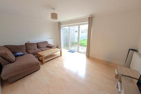 3 bedroom end of terrace house to rent, 9 Bingham Drive, Woking GU21