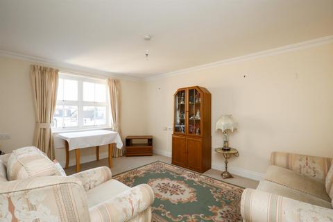 1 bedroom flat for sale, Horn Lane, London