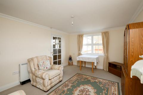 1 bedroom flat for sale, Horn Lane, London