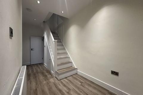 5 bedroom terraced house to rent, Hay Lane, London