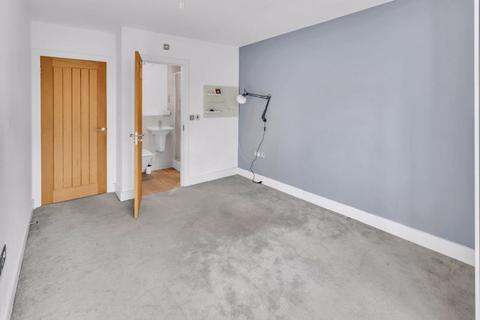 62 Tarnside Close, Rochdale, OL16 2QD