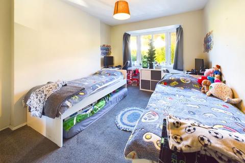 10 Garston Gardens, Kenley, CR8 5AN