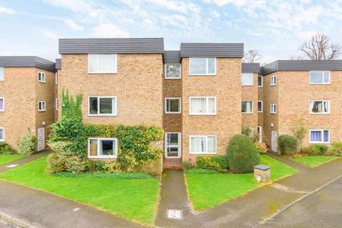 1 bedroom flat to rent, Mount Felix, Walton-on-Thames