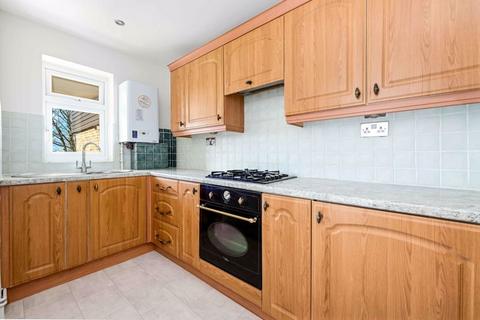 1 bedroom flat to rent, Mount Felix, Walton-on-Thames