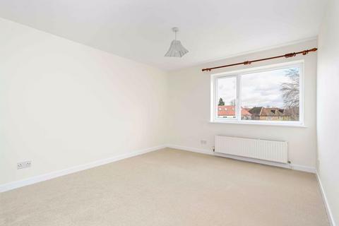 1 bedroom flat to rent, Mount Felix, Walton-on-Thames