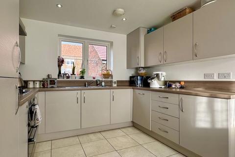 3 bedroom detached house for sale, Ash Drive, Banbury - Complete upper chain