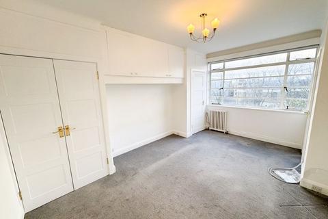 Studio to rent, Du Cane Court Balham High Road Balham SW17 7JL