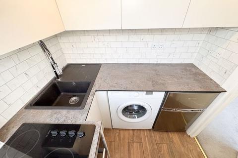 Studio to rent, Du Cane Court Balham High Road Balham SW17 7JL