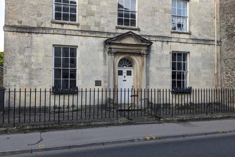 Property to rent, 33 Dyer Street, Cirencester