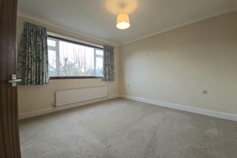 3 bedroom bungalow to rent, Truro Gardens, Luton, LU3