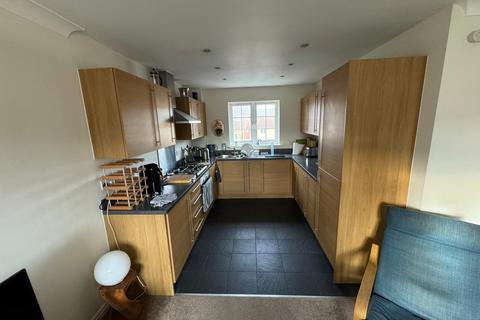 2 bedroom property to rent, Kittiwake Court, Stowmarket, IP14