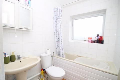 2 bedroom property for sale, Longford Avenue, Southall