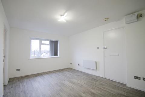 Studio to rent, Caroline Close, West Drayton.