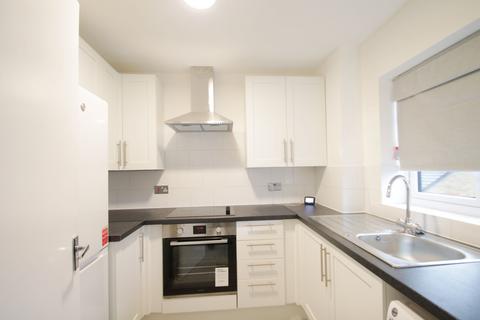 Studio to rent, Caroline Close, West Drayton.