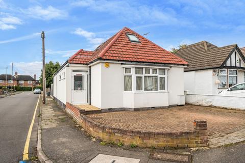 2 bedroom bungalow to rent, Hill Rise , Ruislip HA4 7JN