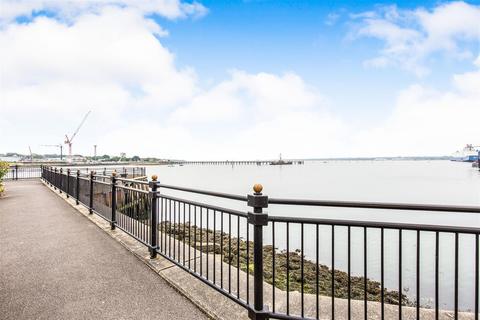 2 bedroom property to rent, Pacific Close, Ocean Village, Southampton,