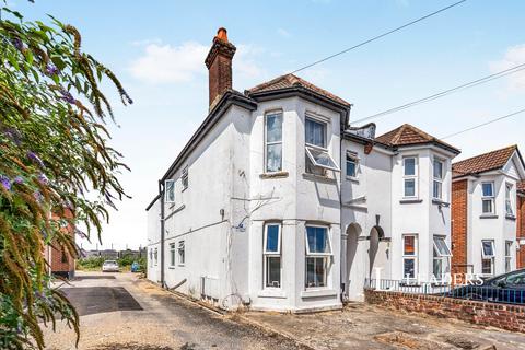 Studio to rent, Suffolk Avenue, SO15