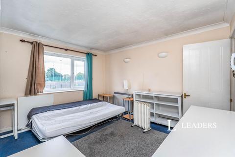 Studio to rent, Suffolk Avenue, SO15