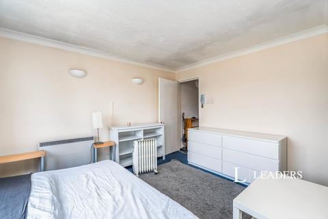 Studio to rent, Suffolk Avenue, SO15