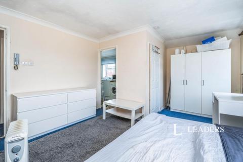 Studio to rent, Suffolk Avenue, SO15