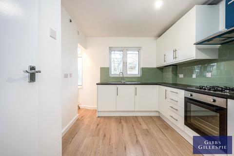 2 bedroom flat to rent, Northcote, Pinner