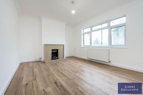 2 bedroom flat to rent, Northcote, Pinner